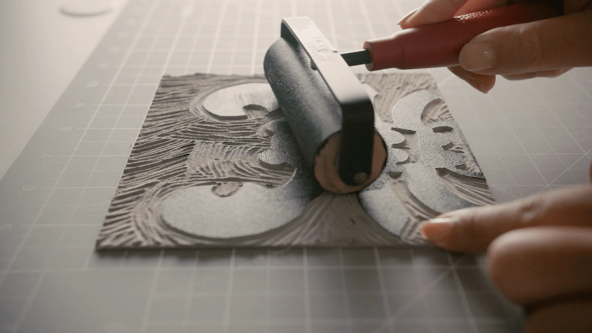 Inking and printing a lino block